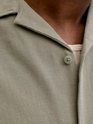 Ανδρικό πουκάμισο κοντομάνικο JJGLOBAL WAFFLE RESORT SHIRT SS JACK&JONES 12295551 VETIVER SS26