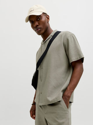 Ανδρικό πουκάμισο κοντομάνικο JJGLOBAL WAFFLE RESORT SHIRT SS JACK&JONES 12295551 VETIVER SS26