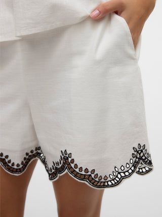 Γυναικείο σορτς VMDIANA MW SHORTS WVN BTQ Vero Moda 10329100 Snow White SS25