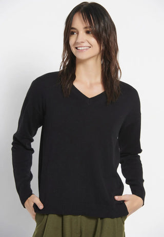 Γυναικεία πλεκτή μπλούζα με άνοιγμα V BLACK FUNKY BUDDHA FBL008-101-09 BLACK W 23/24