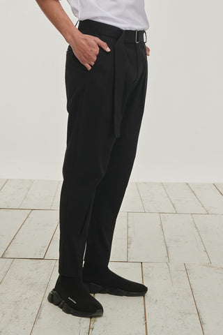 Ανδρικό παντελόνι με πιέτες και ζώνη P/COC P-1441 ΜΑΥΡΟ